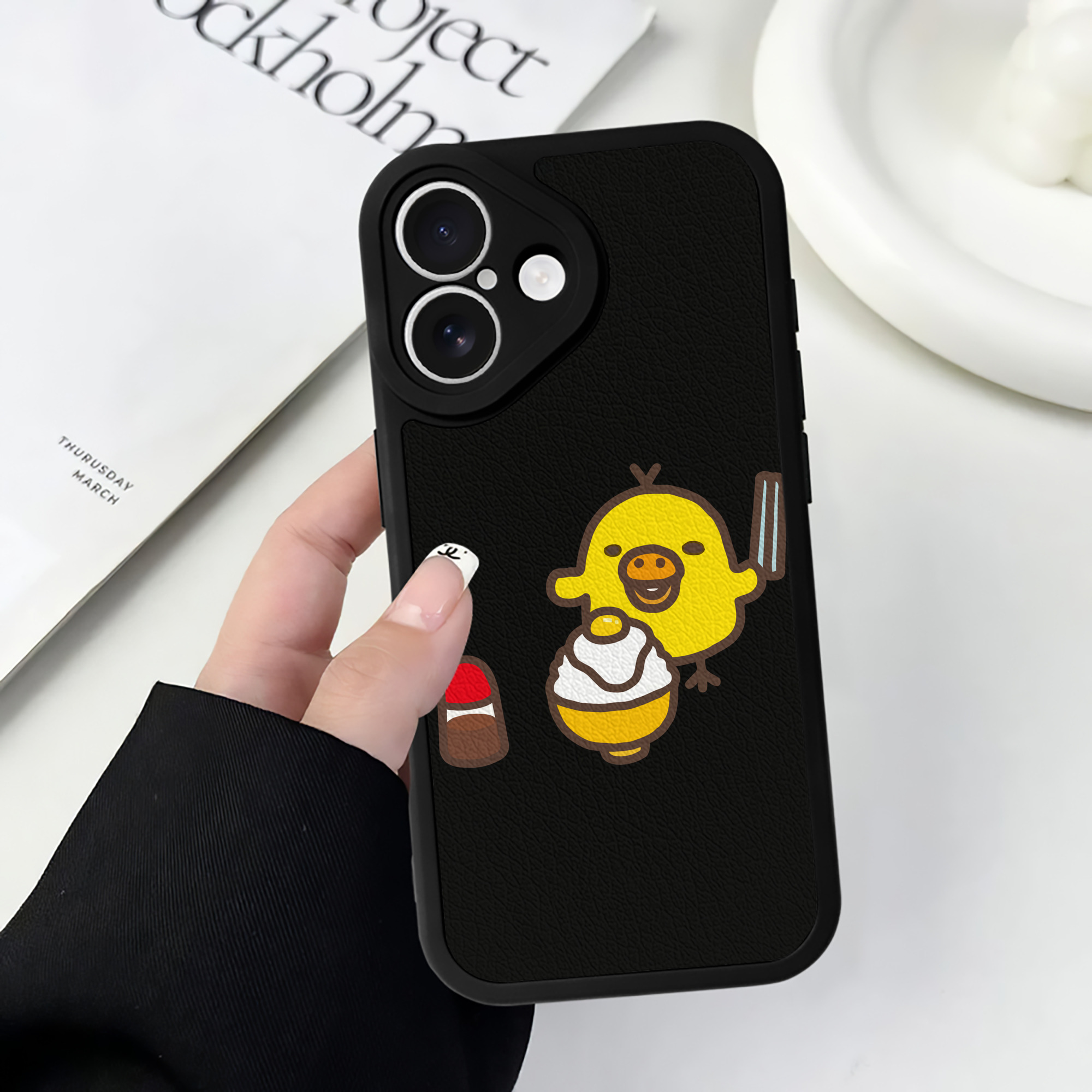 （画像用） リラックマ リラックマ キイロイトリ Rilakkuma Korilakkuma Kiiroitori 【iPhone 16シリーズ対応】シリコンスマホケース（レザー調） 材質：シリコン